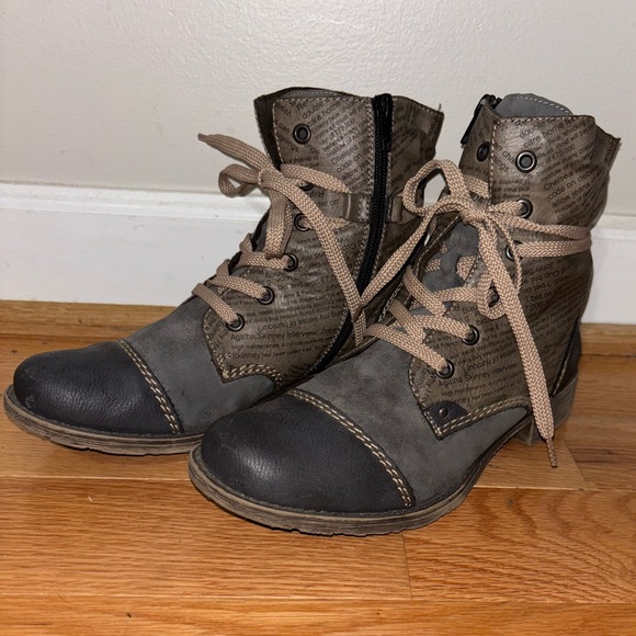 🌺Rieker Payton Brandy Combat Boots with Written Print zip up and tie boots - Picture 3 of 9